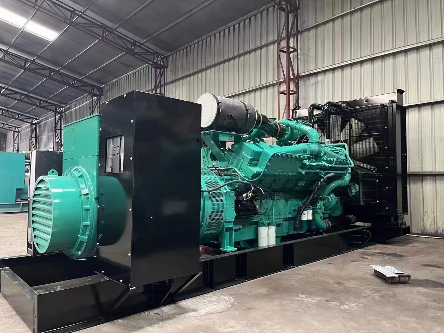 嫩江如何降低 800kW 柴油发电机输出电流的波动？