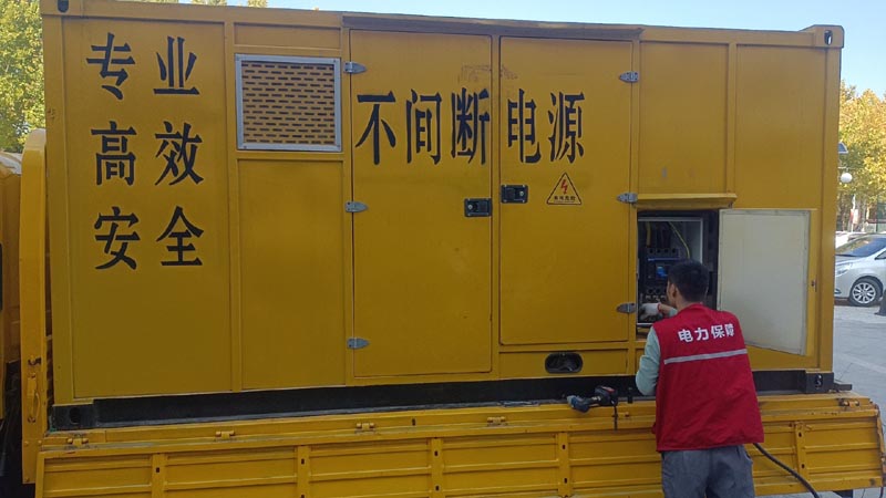 嫩江柴油发电机组和UPS电源配合使用时，如何避免切换过程中的电力中断？
